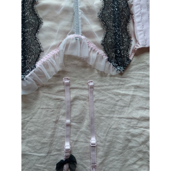 ♛ Victoria’s Secret Pink & Black Chantilly Lace Bustier ♛ - Picture 5 of 7